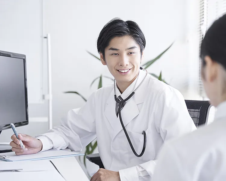 医者と患者さんと症状確認