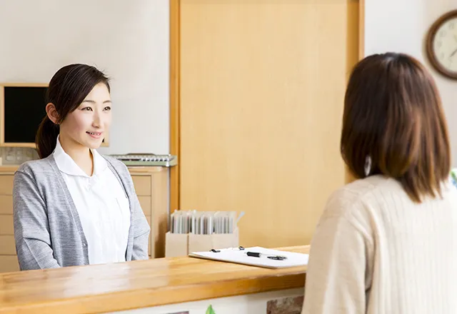 病院の受付